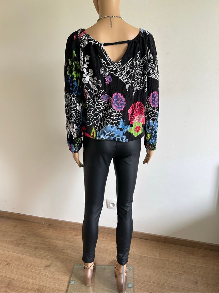 Blouse noire et fleurie à manches longues Desigual taille XS bon état - photo numéro 6