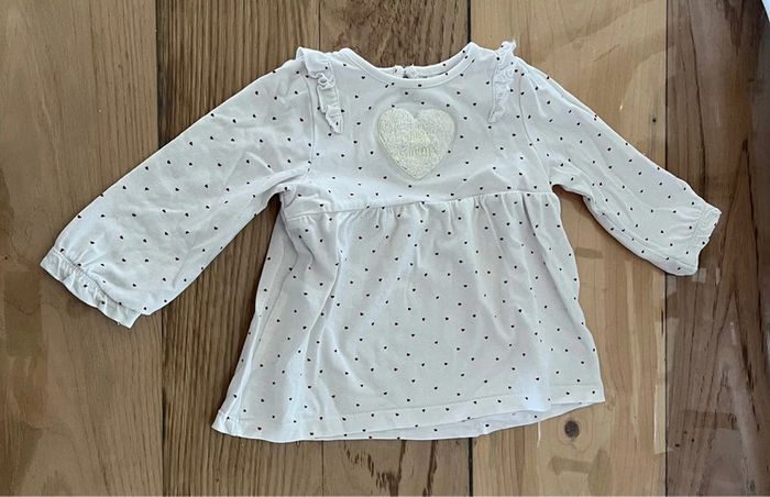 Haut manches longues fille 3 mois – Orchestra – Motifs cœurs