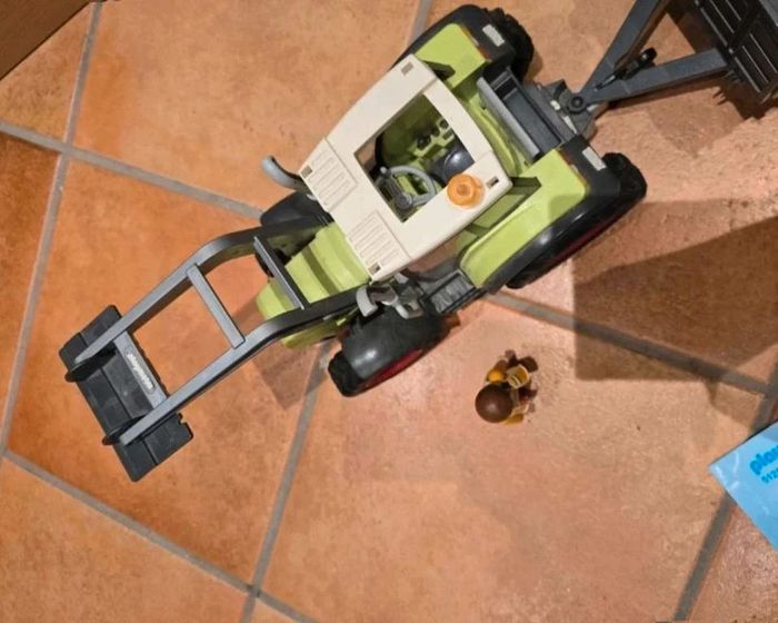 Grand tracteur  avec  remorque  et paille  playmobil  5121 - photo numéro 4