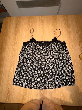 Débardeur noir à fleurs (marguerites)