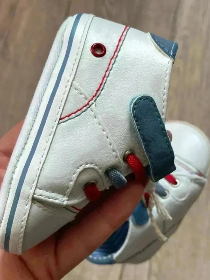 Petites chaussures neuve enfant pointure 16/17 - photo numéro 7