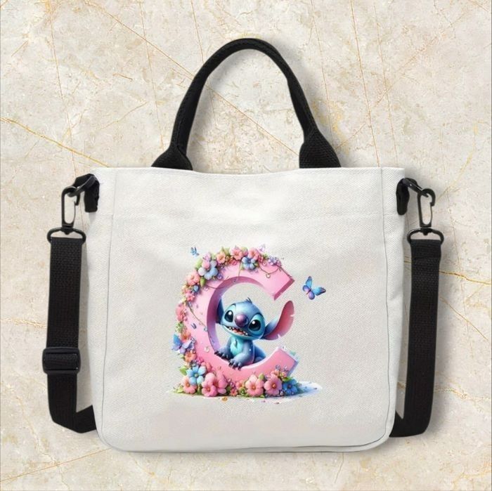 Sac fourre tout bandoulière Stitch ; initiale C ;  21 x 23 x 5 cm