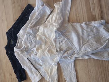 Lot 5 bodies 1M manches longues