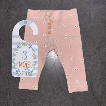 Legging fleurs rose Kiabi / 3 mois / Très bon état