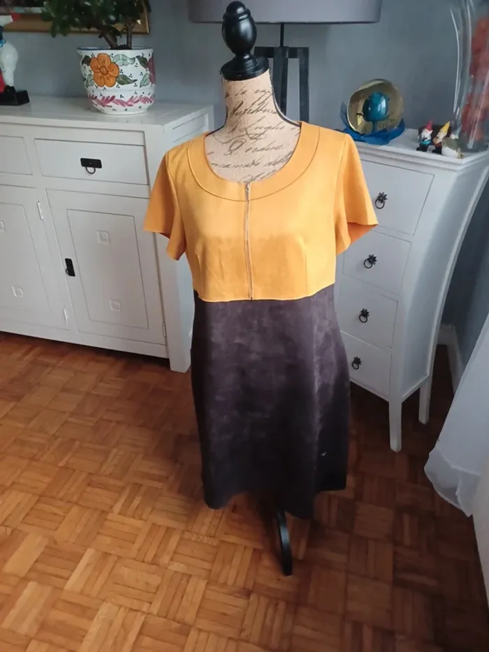 Robe suedine