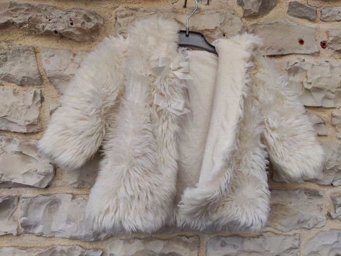 Manteau fourré qui tient chaud 6mois🥵 envoye rapide aujourd'hui ou demain - photo numéro 2