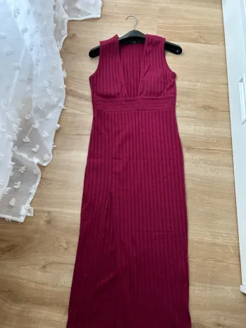 Robe moulante avec fente