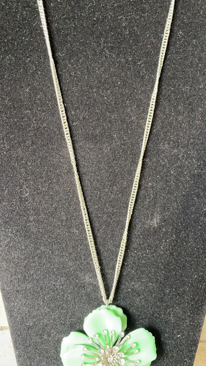 Collier fantaisie nénuphar avec chaîne argentée - photo numéro 7