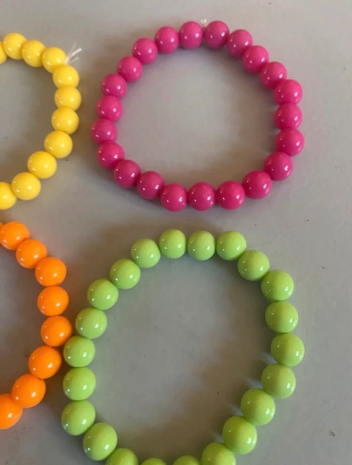 Lot de 4 bracelet perle fluo neuf - photo numéro 3