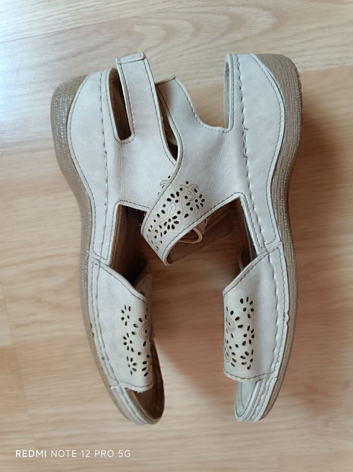 Nu-pieds beige cuir daim "Damart" Piedical p.37 - photo numéro 3