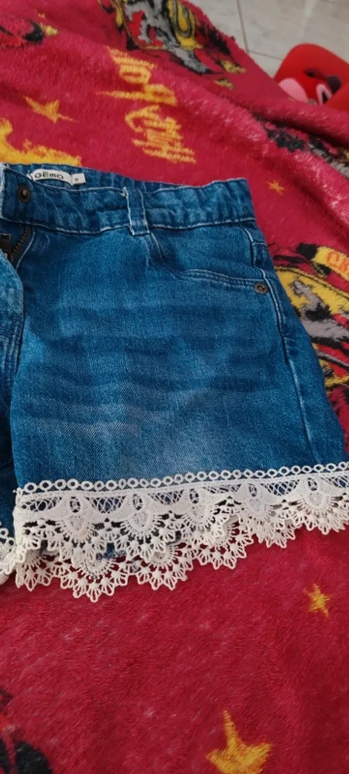 Short en jeans avec dentelle - photo numéro 3
