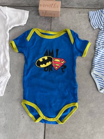 Lot de 6 bodys manches courtes absorba Kiabi kokoon la redoute superman taille 6 mois très bon état