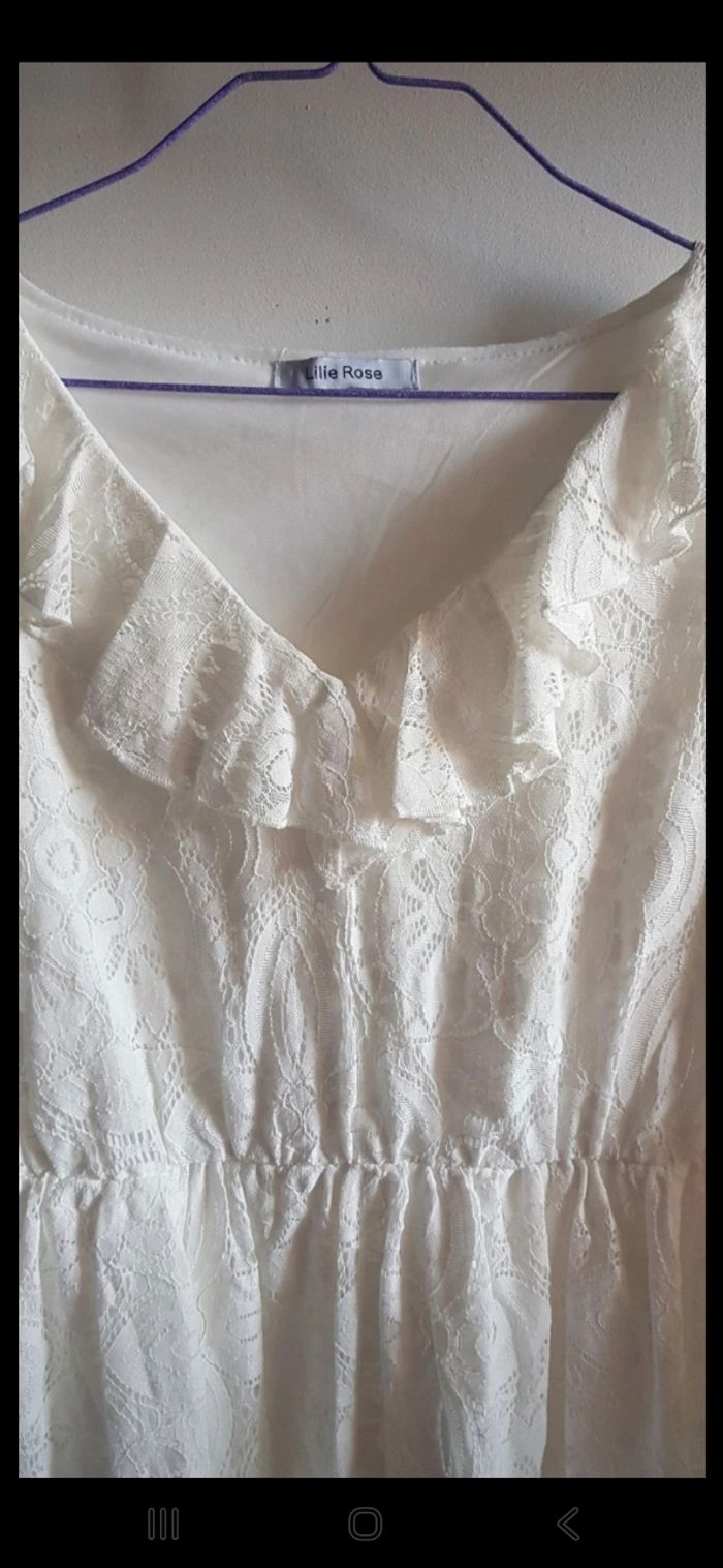 Robe en dentelle - photo numéro 2