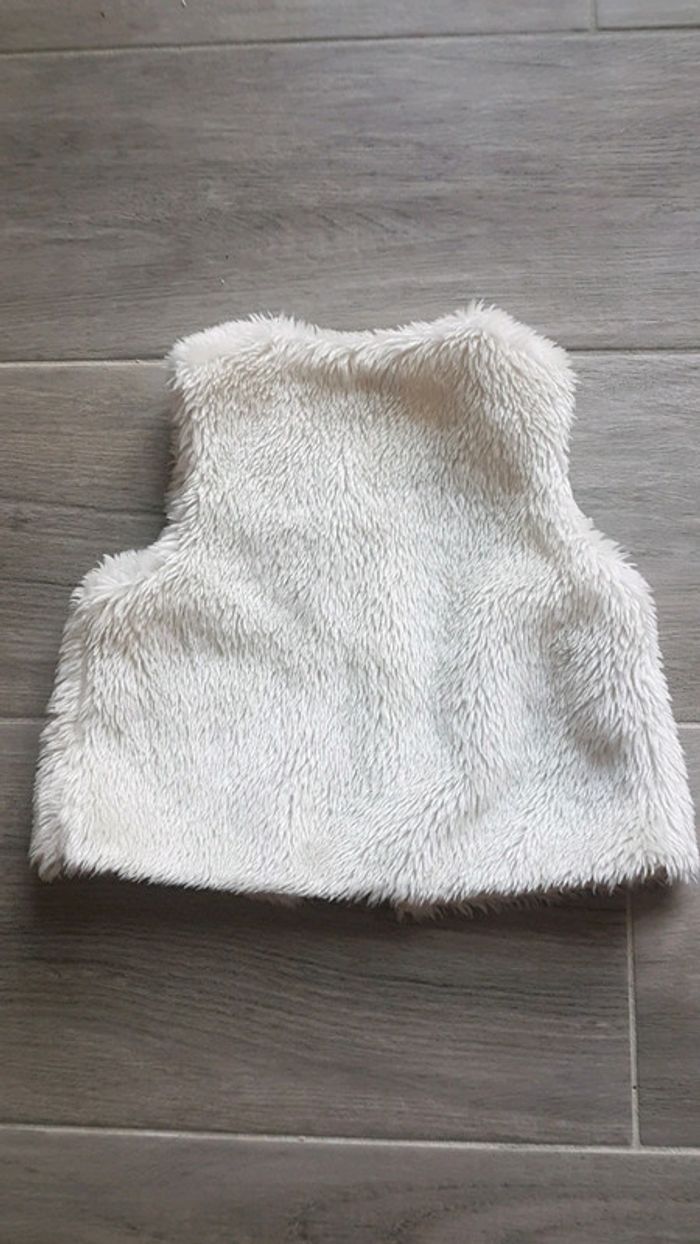 Gilet fausse fourrure Kiabi 12 M - photo numéro 3