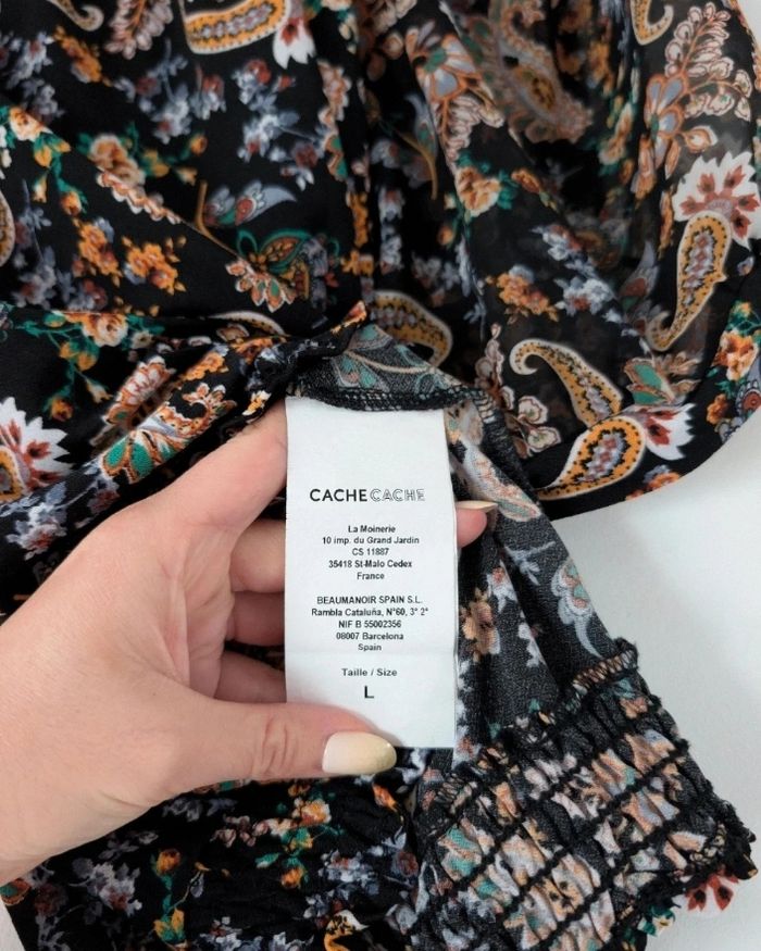 Blouse à manches courtes noire à motifs fleuris cachemire tendance printemps Marque Cache cache Taille 40 L - photo numéro 7