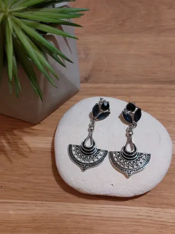 Boucles d'oreilles neuves fantaisie