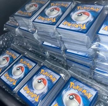 Pokémon  :  Lot de 100 cartes Pokémon 