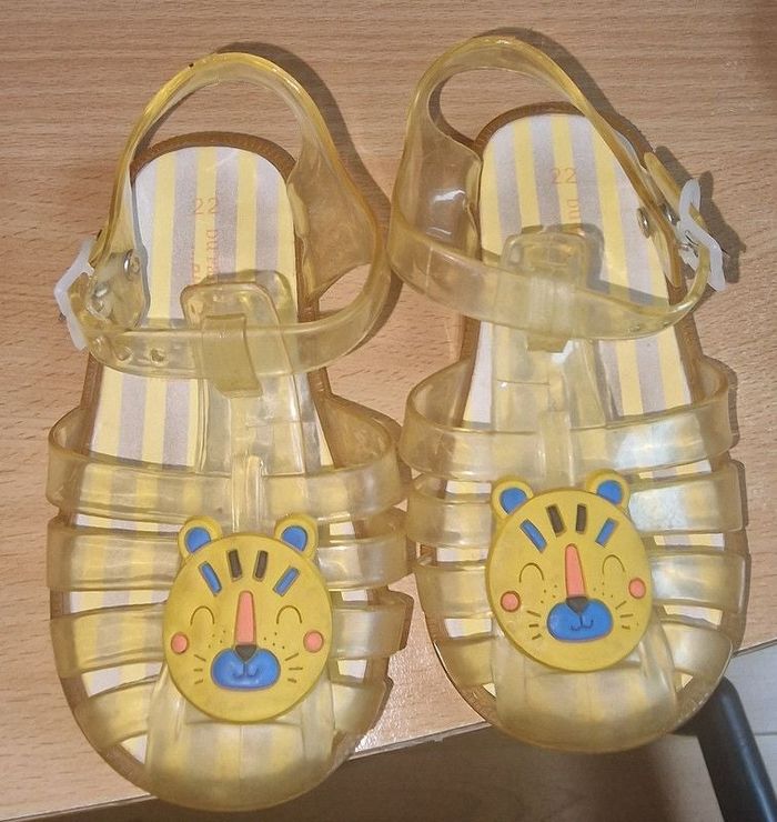 Sandales en caoutchouc