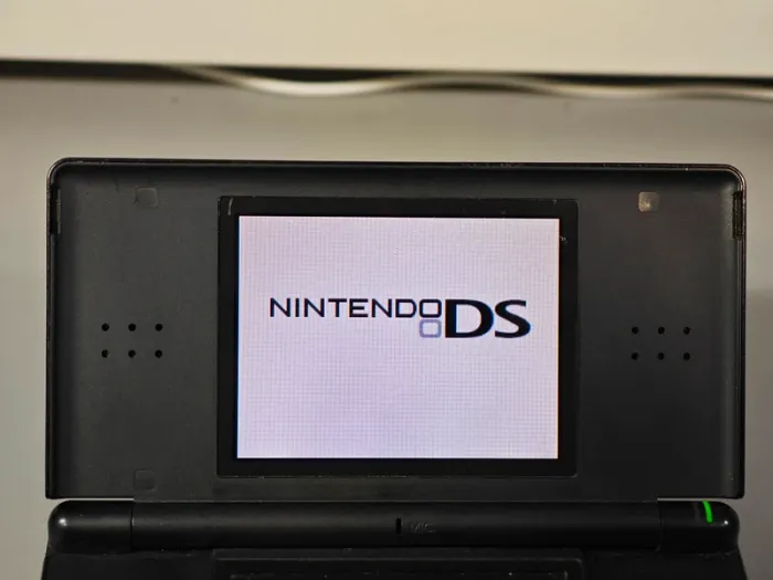 Console Nintendo DS Lite avec chargeur fonction GBA uniquement - photo numéro 2