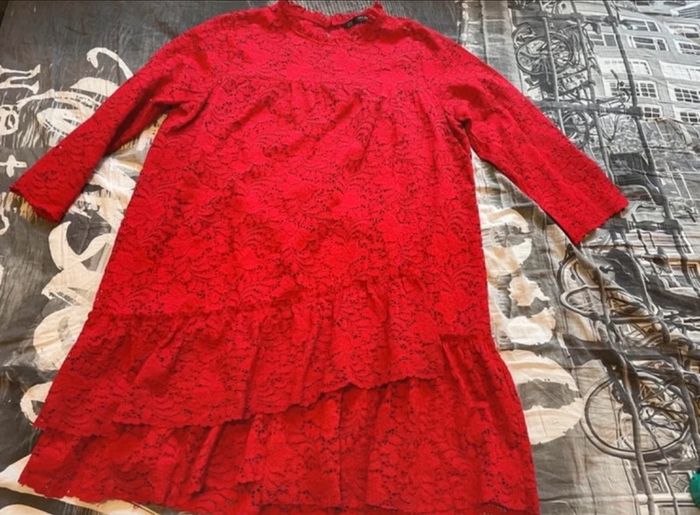 Robe rouge dentelle M, manches 3/4 Zara Basic - photo numéro 3