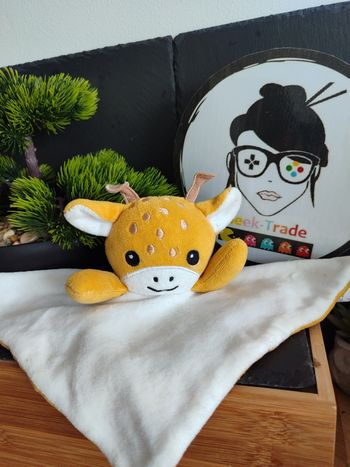doudou girafe siplec blanc jaune moutarde noir points carré plat Leclerc DD03137