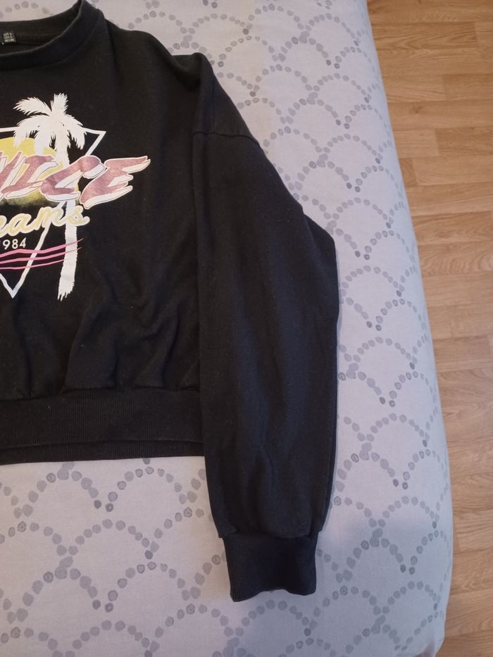 Sweat court Bershka taille L - photo numéro 2