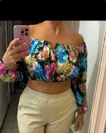 Blouse crop top fleurie taille M