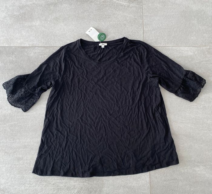 Haut top noir C&A 54/56 manches ajourées NEUF