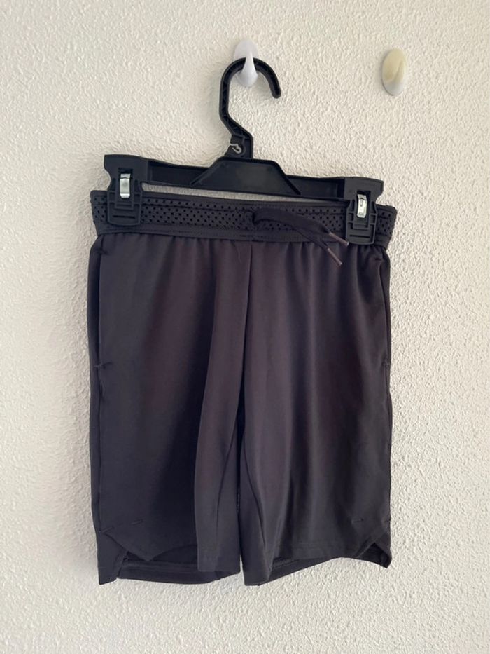 Short décathlon taille 5/6 ans 💫