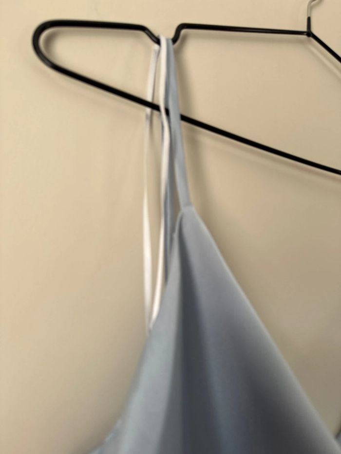 👗 VILA - Robe longue en satin à col bénitier - Bleu ciel- neuf sans étiquette - photo numéro 4