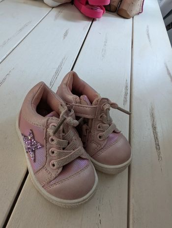 Chaussures bébé fille T18