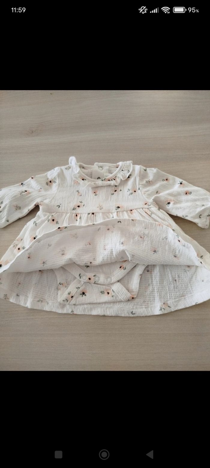 Robe taille 1 mois neuf