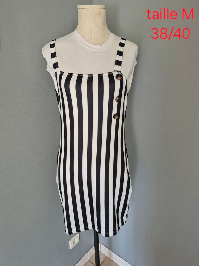 Robe d'été courte blanche à rayures taille M