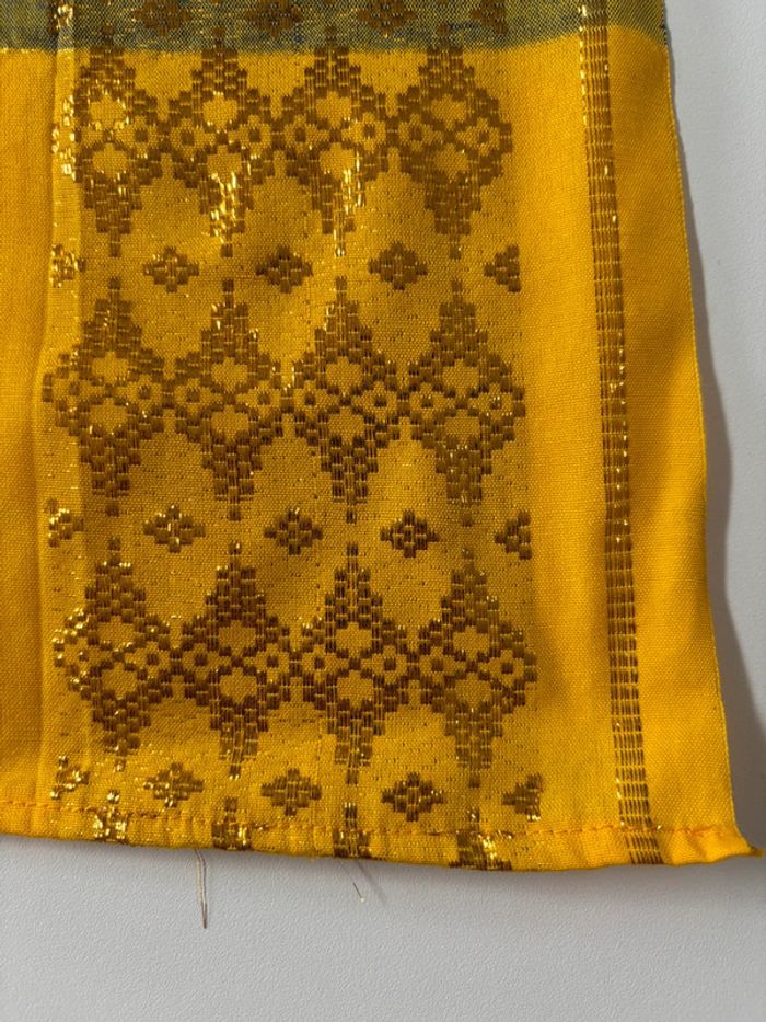 Tissu Balinais - Jaune et fil d’or Or - 105 x 215 cm - photo numéro 2