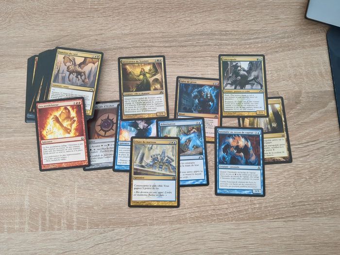Lot de 50 cartes Magic issues des extensions Ravnica