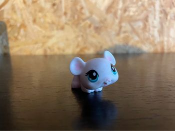 Idée cadeau 🎁 1 figurine Petshop LPS