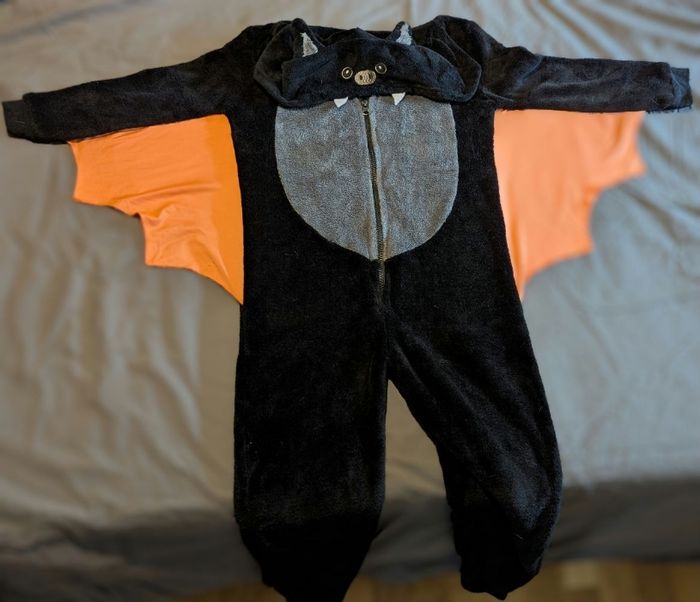 Onesie chauve souris taille 6-8 ans