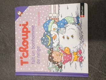 T'choupi fait un bonhomme de neige