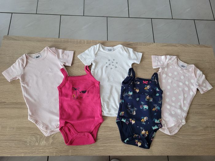 Lot de 5 bodys fille en 1 mois