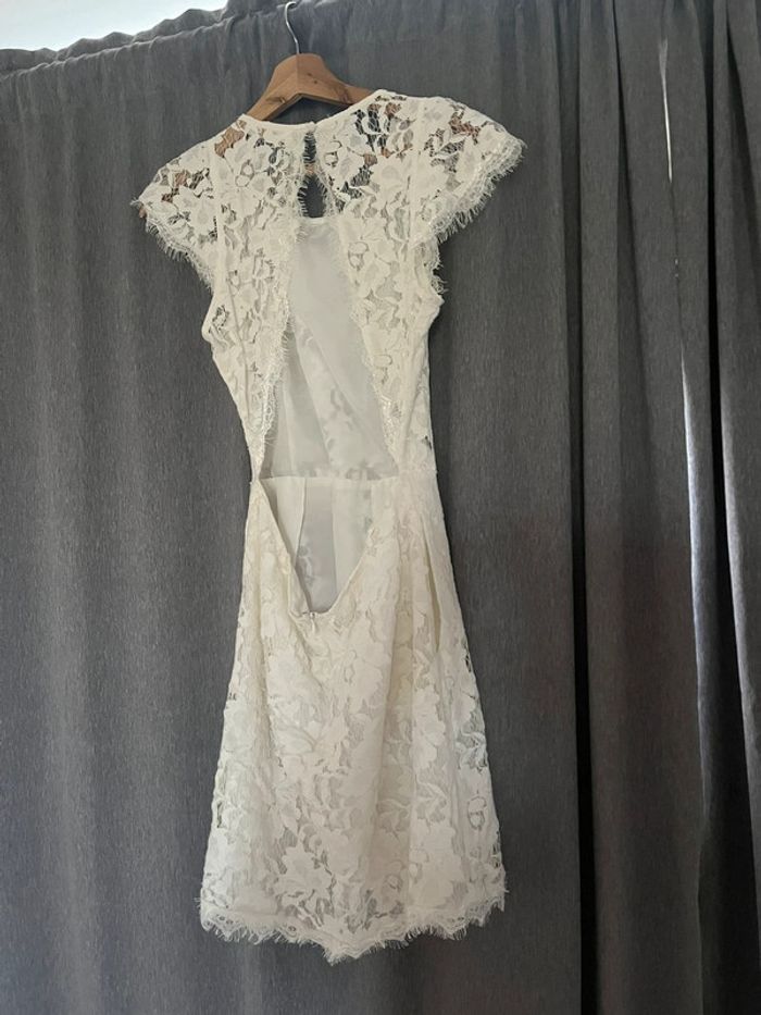 Lace dress - photo numéro 2