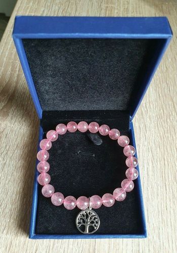 Bracelet perle  rose avec petit médaillon arbre en argent