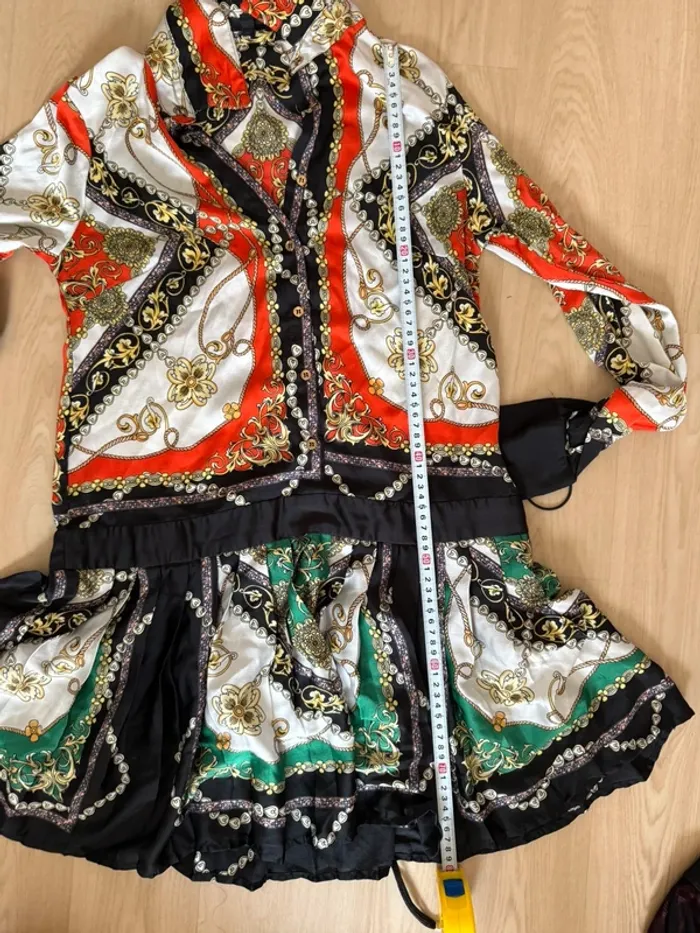 Robe Chemise Courte Imprimé Baroque Chaînes et Motifs - Missguided - Taille 38 - photo numéro 5
