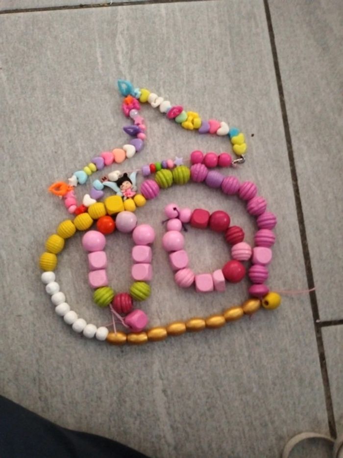 Colliers et bracelets