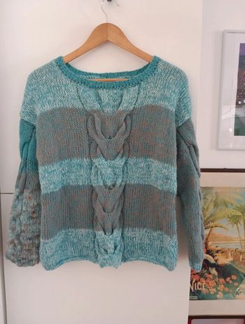 Pull fait main/ handmade contient différentes laines et couleurs
Jamais porté.