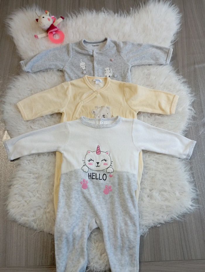 Lot 3 pyjamas velour 6m