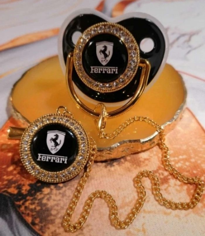 Tétine noir Ferrari