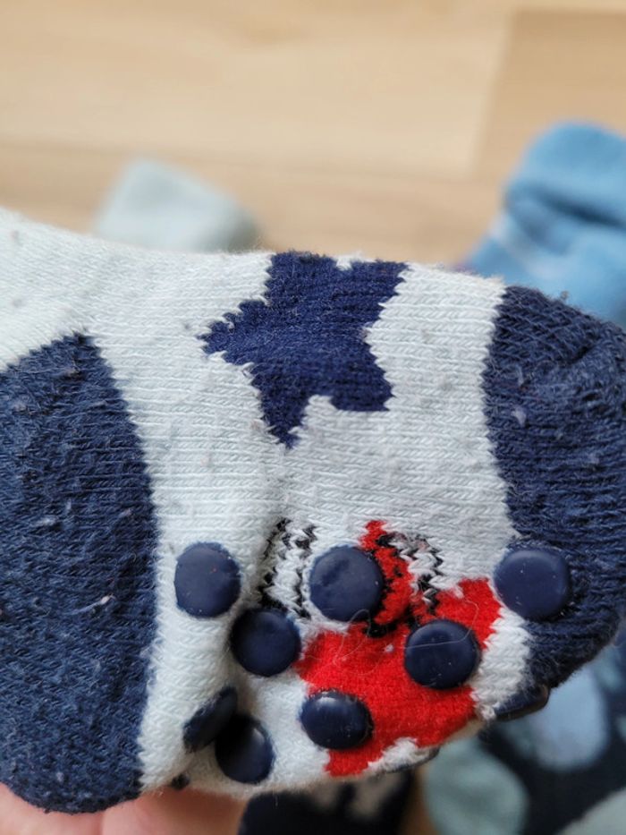 Chaussettes anti dérapantes 21 23 - photo numéro 5