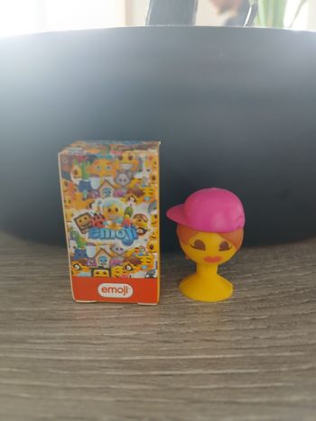 Emoji casquette rose aldi 2025