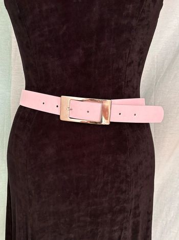 Ceinture rose pale avec boucle en métal rectangulaire neuve 80 cm