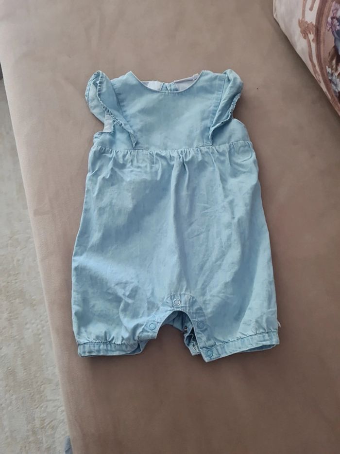 Barboteuse noukies très bon etat Jeans léger 12 mois